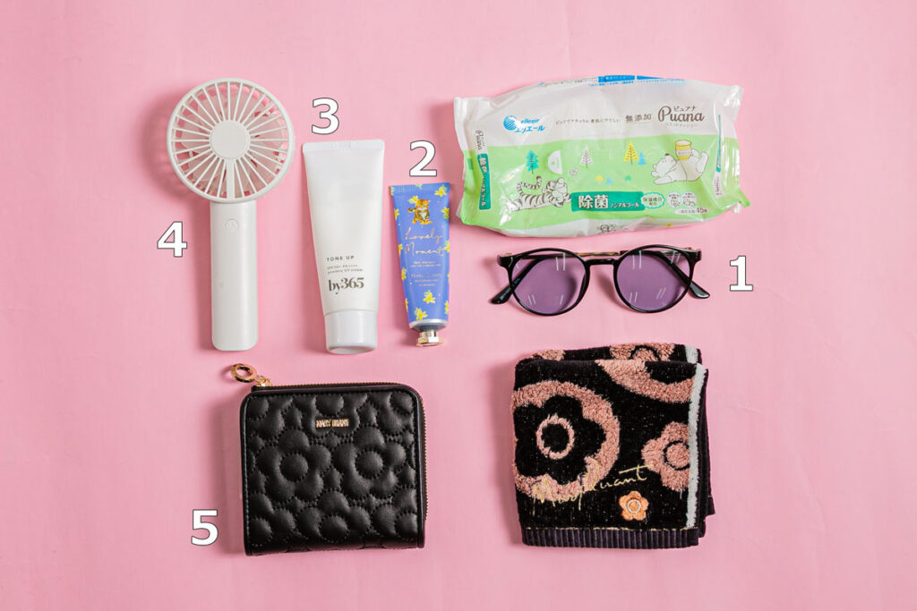 りな（畑中里菜）のバッグの中身