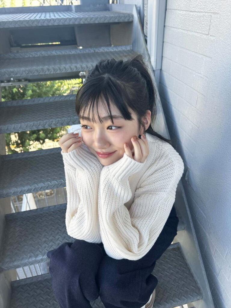 ほおづえポーズ