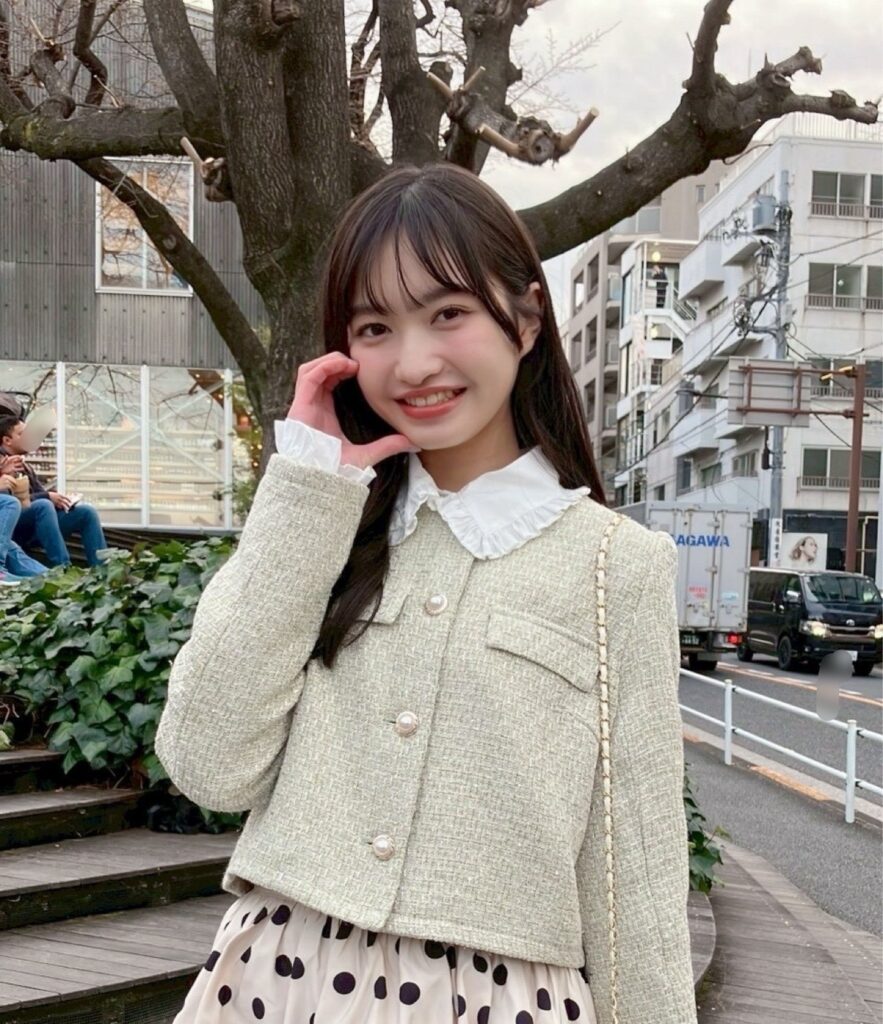 中学生の春コーデ（春色ツイードジャケットにドット柄バルーンミニで最旬ガーリー）