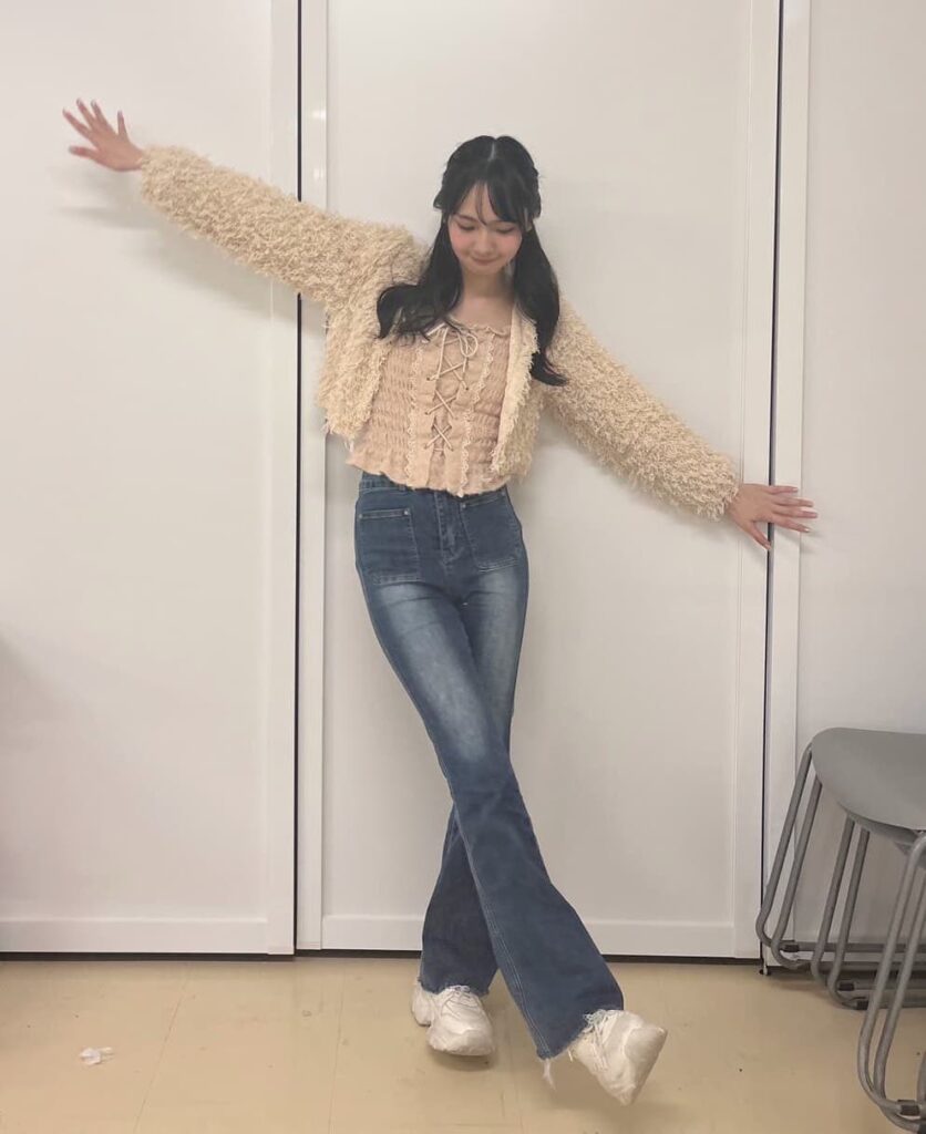 ハイウエストのフレアデニムで韓国オンニファッション